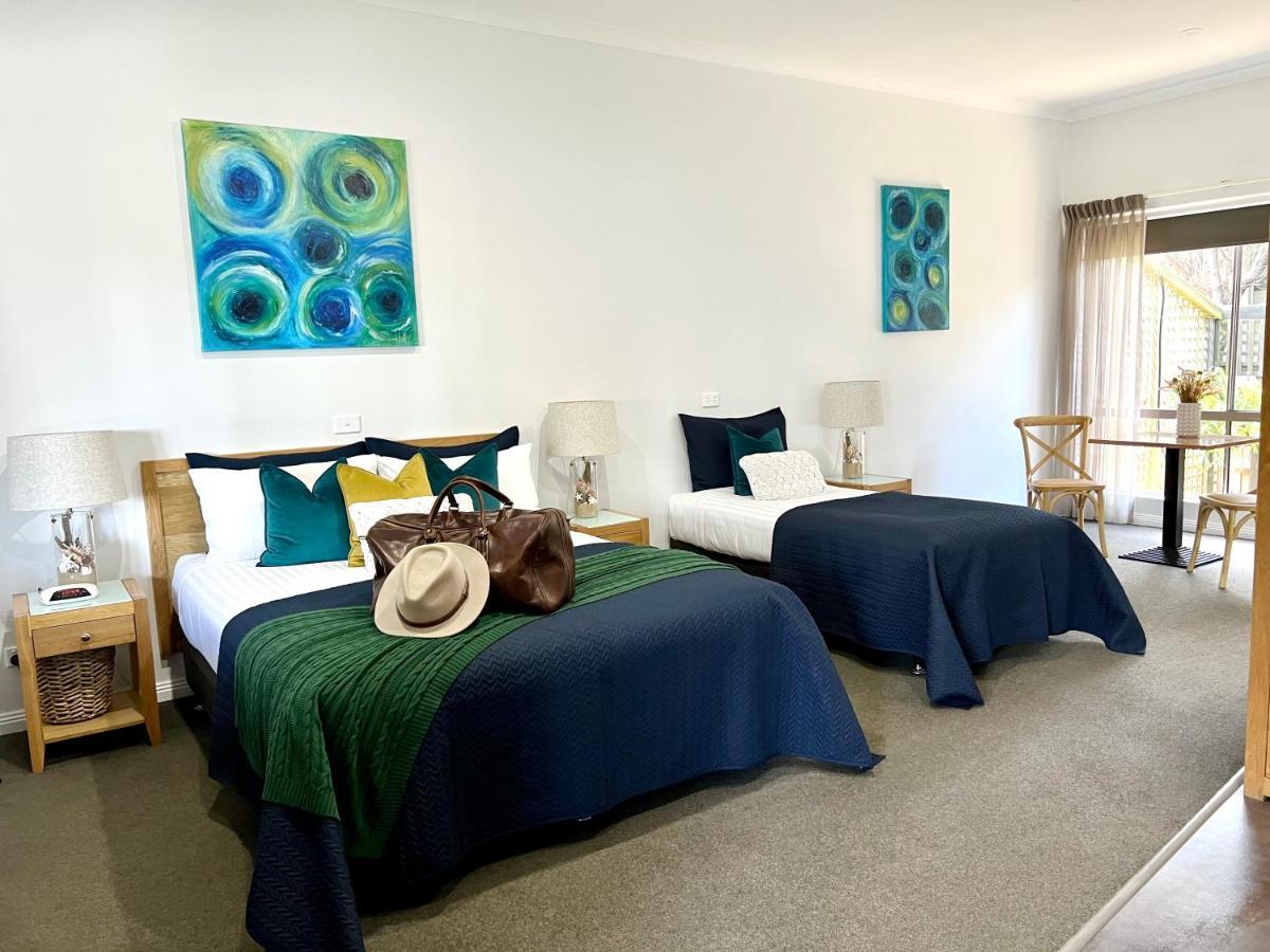 Coastal Waters Motor Inn Lakes Entrance Exterior photo
