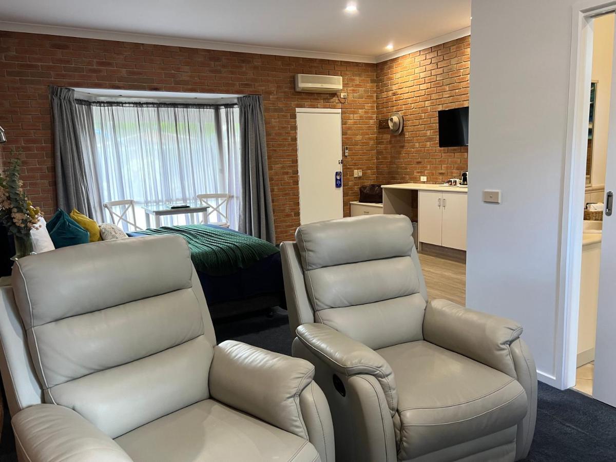 Coastal Waters Motor Inn Lakes Entrance Exterior photo