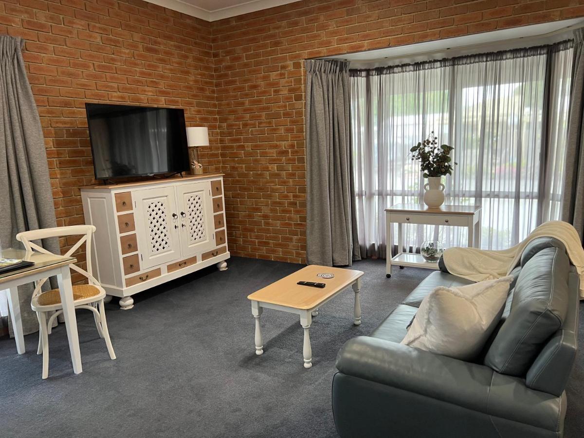 Coastal Waters Motor Inn Lakes Entrance Exterior photo